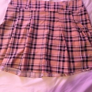TAN AND BLACK PLAID PLEATED SKIRT
